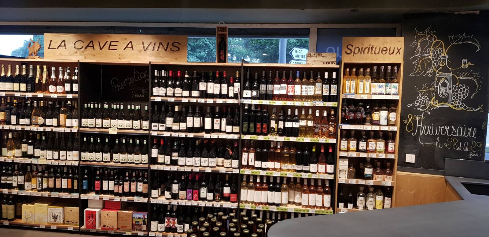 Fabrication et installation présentoir chez Biocoop à Vence