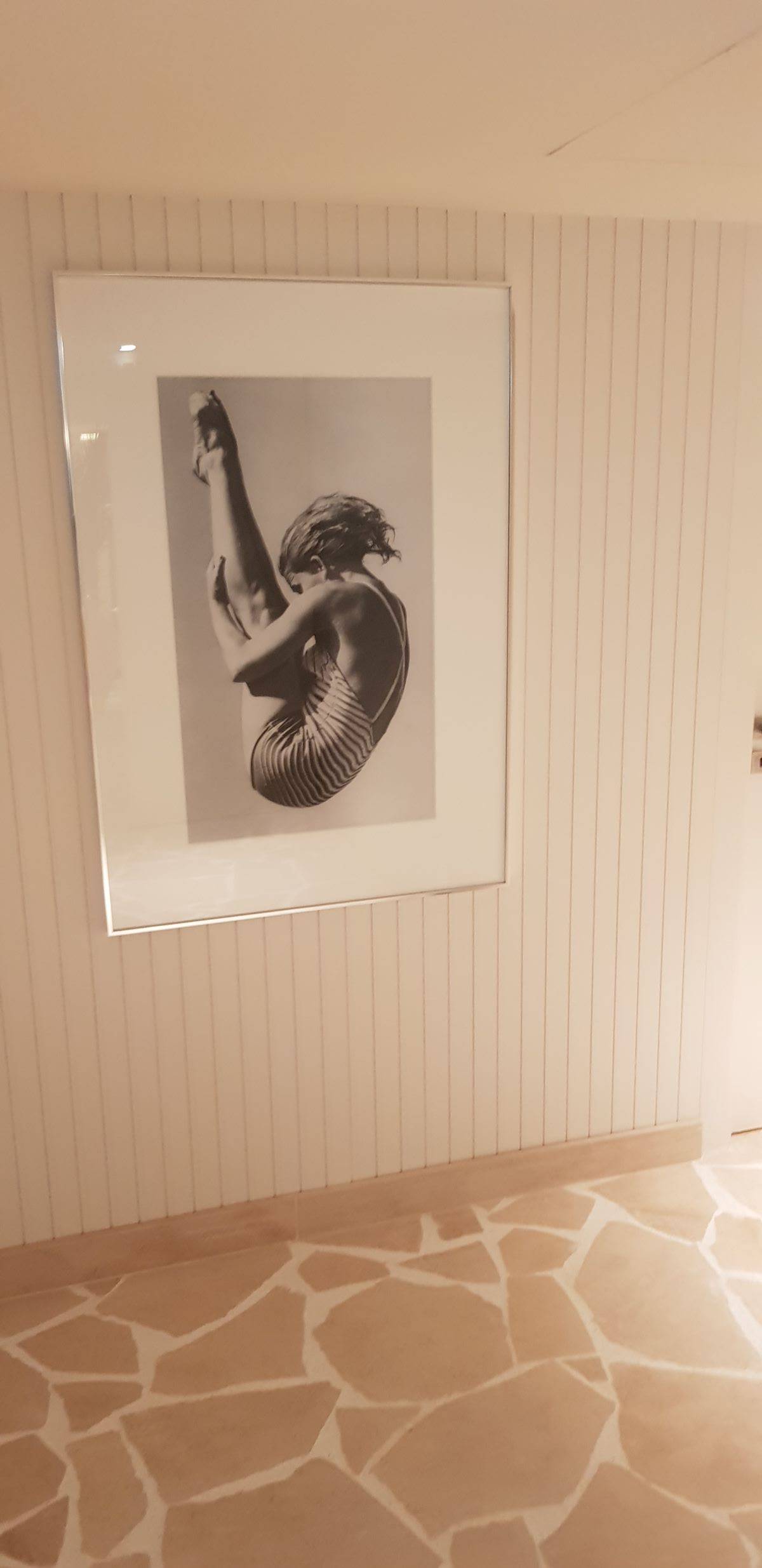 Fabrication et pose de panneaux muraux bois rainurés à Cannes Alpes Maritimes 06