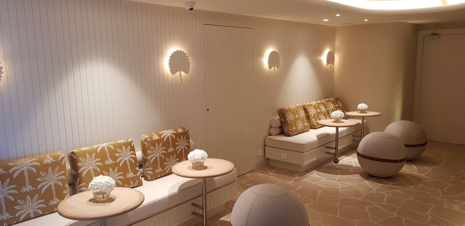 Pose d'éléments mobiliers au Fitness du Palm Beach à Cannes Alpes Maritimes 06