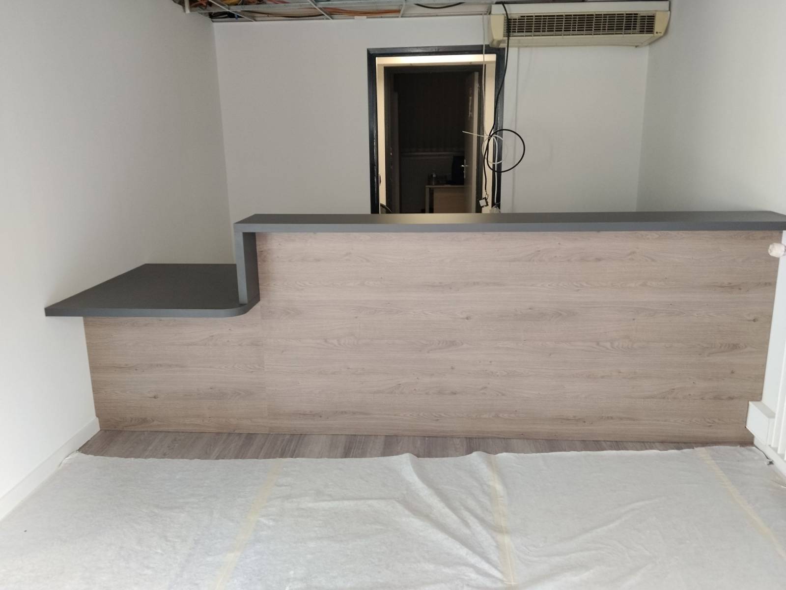 Banque d'accueil sur mesure pour l'Agence Erilia Ariane Alpes Maritimes 06