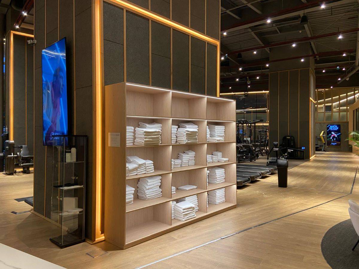 Meuble serviette sur mesure pour Le Metropolitan Fitness Saint Laurent du Var Alpes Maritimes 06