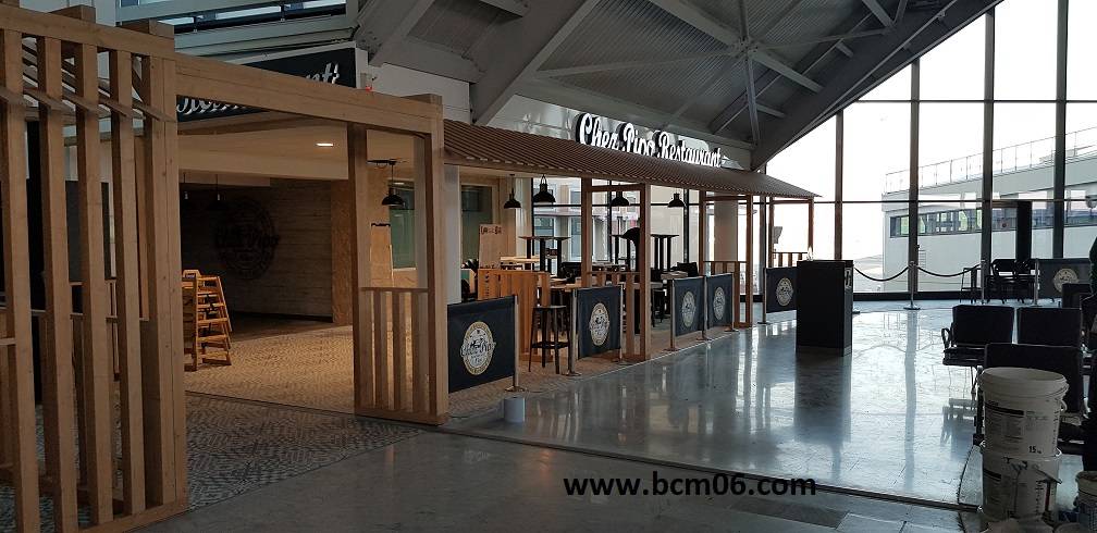 Fabrication sur mesure dans notre atelier d'une pergola en bois massif pour le restaurant Chez Pipo à l'aéroport Nice Côte d'Azur