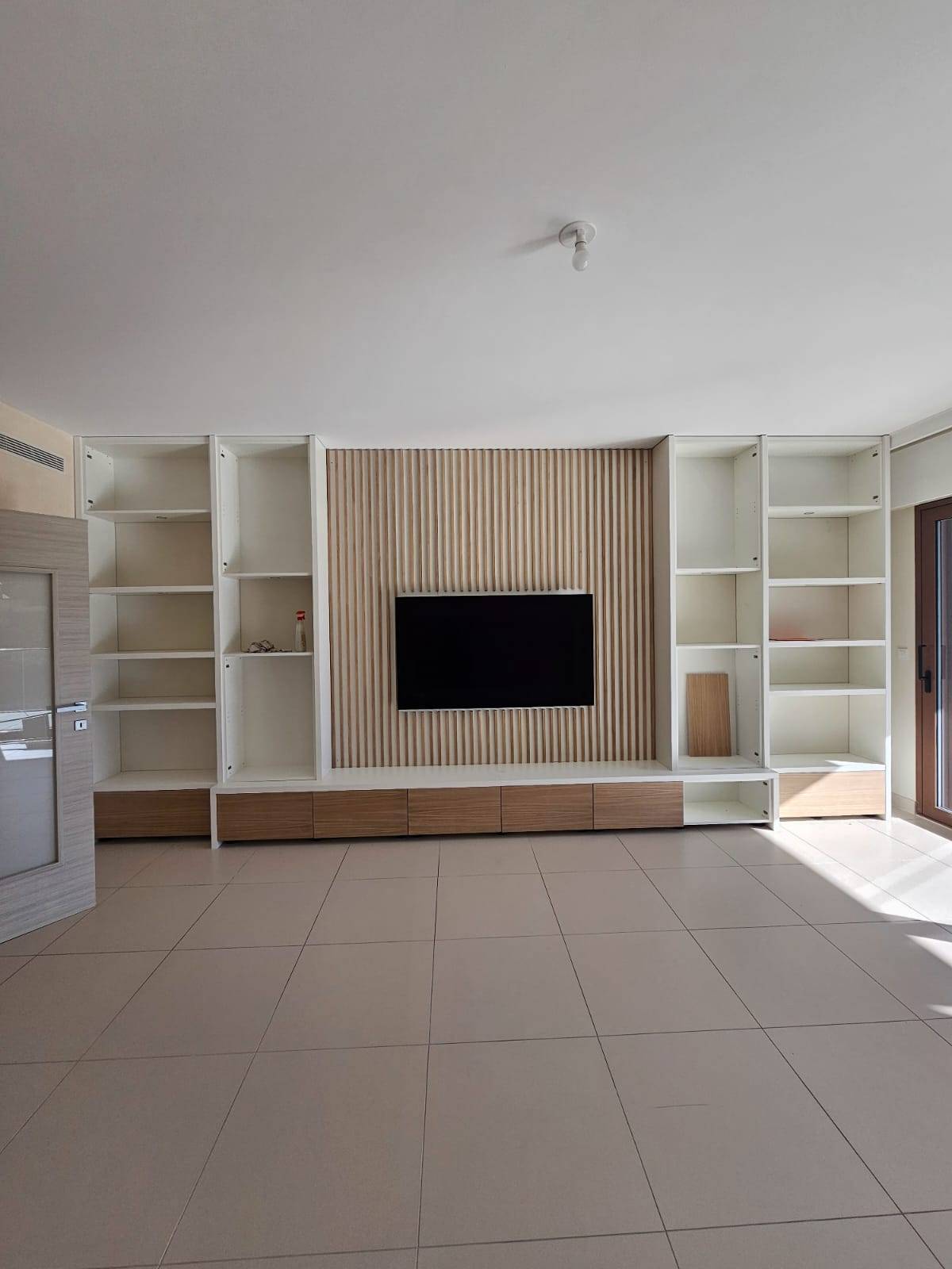 Fabrication d'un meuble bibliothèque/TV sur mesure à Monaco Alpes Maritimes 06