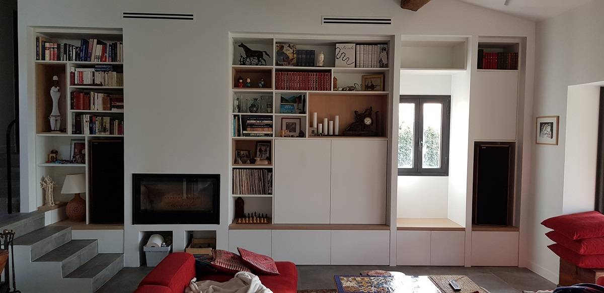 Linéaire bibliothèque moderne et originale à St Jeannet