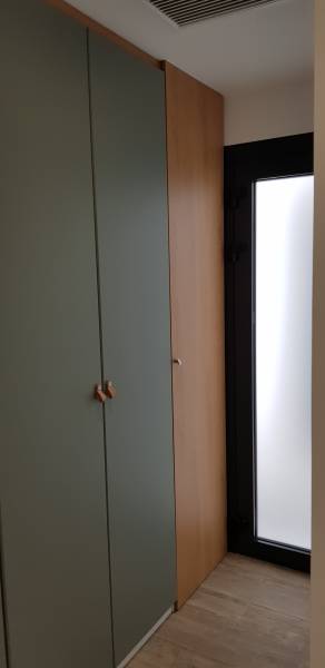 Création de portes de placards pour entrée sur mesure originales et modernes à St Jeannet