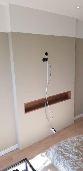 création d'un support télévision avec une niche en bois noyer us à Nice