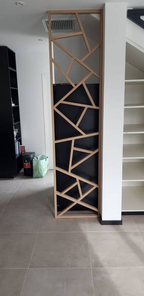 Pose d'un claustra en chêne massif à St Jeannet