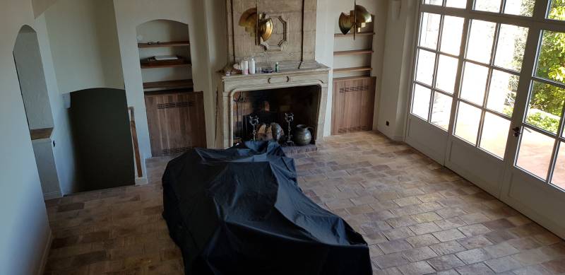 Habillage climatisation en noyer massif