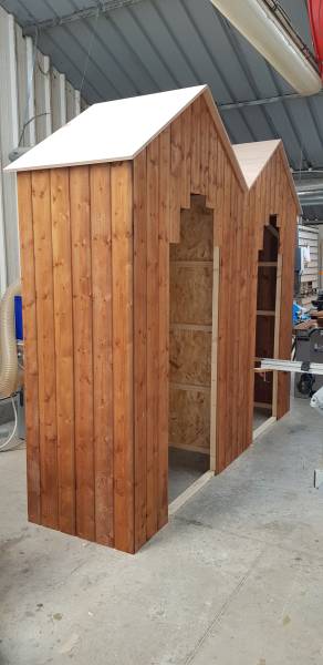 Fabrication sur mesure de banquettes extérieures et de cabanes à Cannes