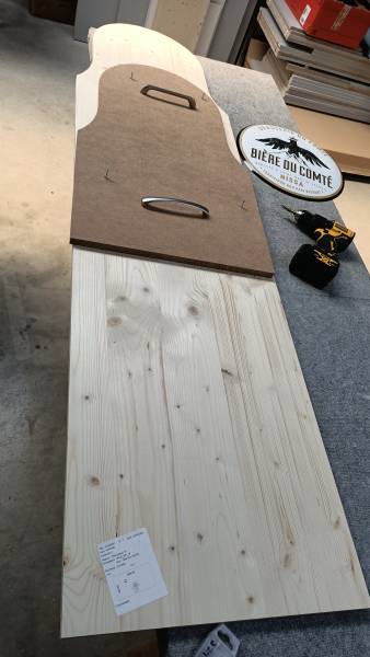 Guide fabrication des présentoirs de la Brasserie du Comté en bois à Nice