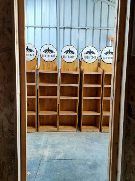 Création des présentoirs en bois de la Brasserie du Comté pour bières artisanales niçoise à Nice 06