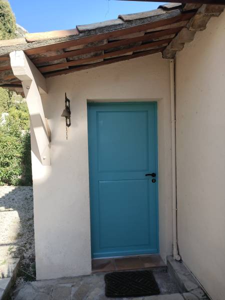 Fabrication d'une porte sur mesure par la menuiserie Bois Création Menuiserie à St Jeannet