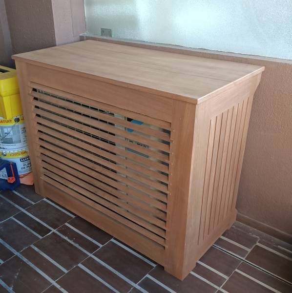 Fabrication artisanale d'un cache pour climatisation en bois massif à nice