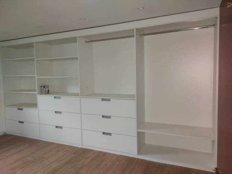 Dressing sur mesure en mélaminé blanc pour chambre à St Jeannet