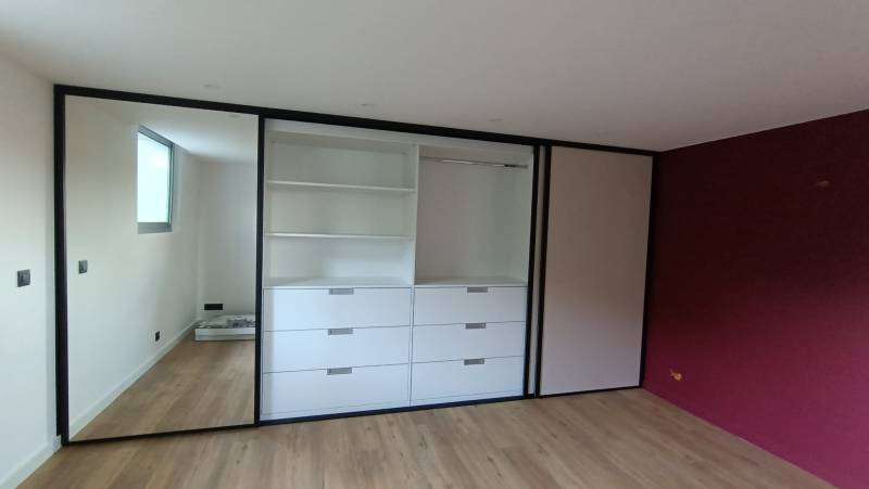 Installation d'un dressing sur mesure fonctionnel et moderne à St Jeannet 