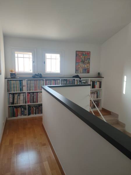 Création d'une bibliothèque sur mesure pour bande dessinée et d'une main courante à Colomars