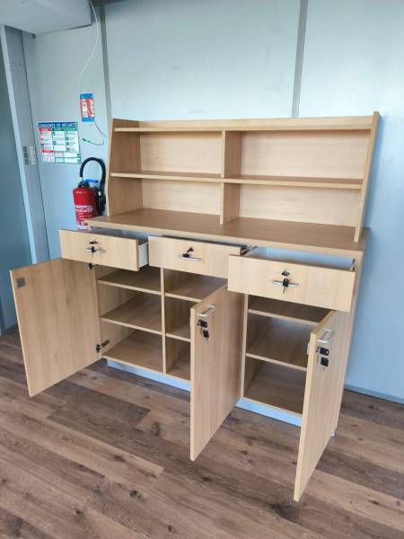 Fabrication sur mesure et pose d'une desserte à Antibes Alpes Maritimes 06