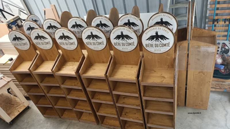 Fabrication des présentoirs officiels de la Brasserie du Comté à Nice 06