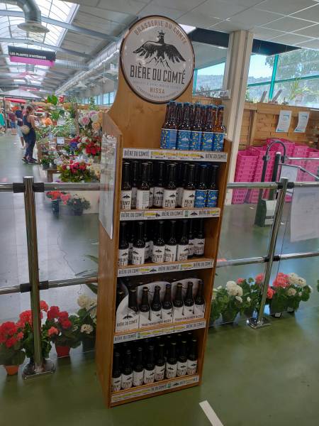 Présentoirs en bois pour la Brasserie du Comté dans les Alpes Maritimes